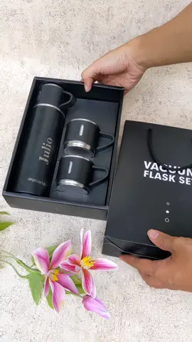 Siapa yg ga suka dapet souvrnir kaya gini #souvenirtumbler #termos #souvenirpernikahan #idenikah 