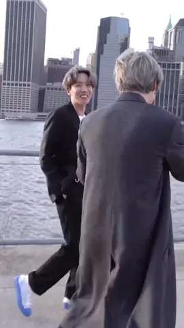 Jhope's laugh is my everything😅😅