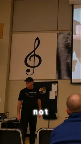 One of the biggest mistakes S&C coaches make is making things hard and not effective when it comes to speed training. #sprinttraining #speed #sprints #feedthecats #sprint #trackandfield #track #speedtraining #speeddrills 