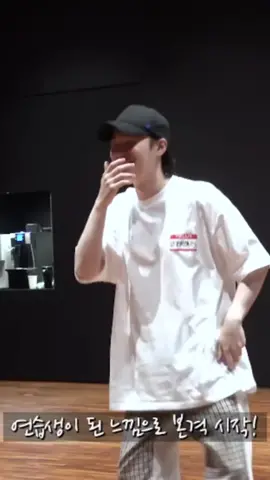 Pero me encantaaa cómo se mueve este hombre 💖✨🙀😂 #suga #yoongi #army #bts #btsarmy #humor #baile #fypシ #bts_official_bighit 