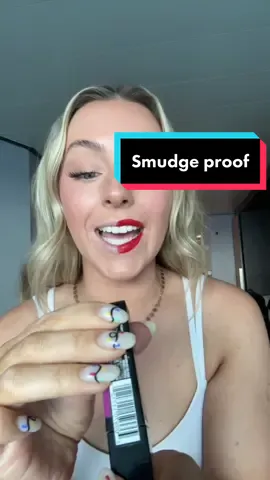 No contest 💄🤷🏼‍♀️ #makeup #lipstick #smudgeproof #MakeupRoutine #makeupreview testing smudge proof lipstick