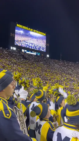 We sound so good Tiktok took the other one down #umich #umichband #bighouse #michiganstadium #happynewyear #happynewyear2022 #uofm #mrbrightside 