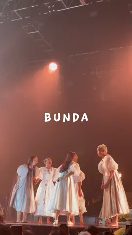 Hanya BUNDA yang ada di hidupnya😭💔 #CapCut #konsernadinamizah #fypage #nadinamizah #konserselamatulangtahun #konserselamatulangtahunnadin #nadinamizahtaruh #fypp 