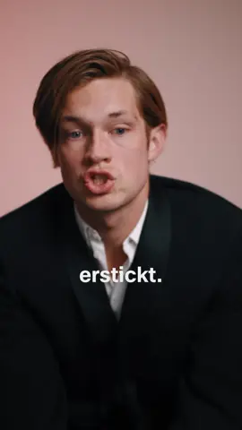 Alle Folgen gibt es ab sofort in der ZDFmediathek. Den Link findet ihr in der Bio  #gesternwarenwirnochkinder #damianhardung #torbenliebrecht #juliusnitschkoff #juliabeautx 