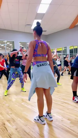 Last class of 2022!!🥳🔥🎊 THANK  you for being part of the journey ! 🙏🏼 Sending you all love and light for the new year ❤️✨ @zumba  #zumba #zincommunity #zumbafitness #zumbainstructor #zumbaclass #dance #party #reggaeton #daddyyankee #bombon #KAYKissCountdown #explore #fyp #newyear #happynewyear #2022 #2023 