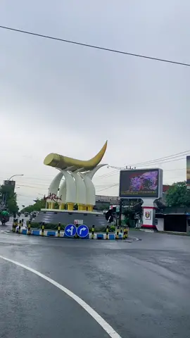 NGAWI #kotangawi #alunalunngawi #kartonyono #happynewyear 