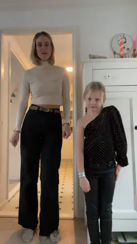TikTok met je dochter😂👌🏻 love it, hopelijk wilt ze dit nog steeds over 10 jaar 😜 #fy #fyp #foryou #foryoupage #motherdaughter #jaarwisseling 