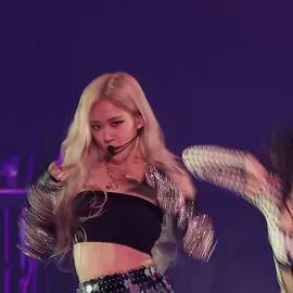 ROSÉ🖤#fyp #foryou #pourtoi #blackpink #blink #rosé #parkchaeyoung #blackpinkrose #roseblackpink #peformance #stage #live #concert #online #theshow #prettysavage #vocal #blackpinkofficial #blackpinkinyourarea #kpop #kpopidol #foryoupage #foryourpage 