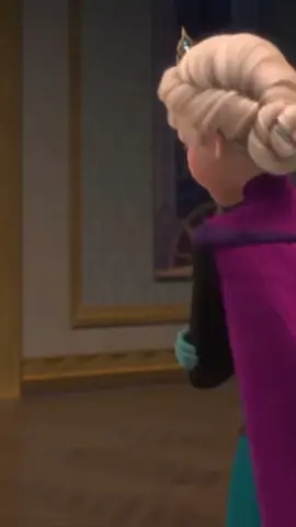 When she froze a whole kingdom by pulling a jesus act>>>> #elsa #frozen #fyp 
