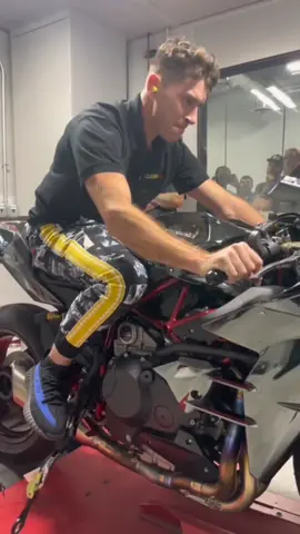 Kawasaki Ninja H2R Exhaust Sound is very satisfying. #kawasaki #ninjah2r #exhaust #motogp #superbike #ride4 #crew2 #motorcycle #hyperbike #fypシ #viral 