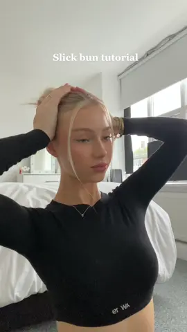 highly requested slick bun tutorial 🫶🏼 ig daisyherriott #hairtutorial #fyp 