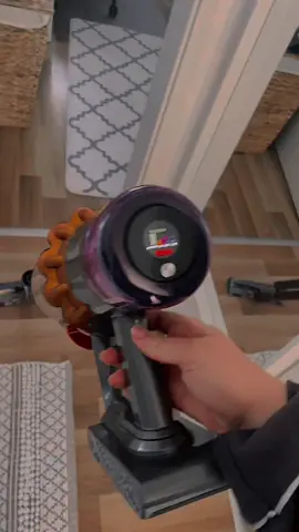 M-am îndrăgosit, efectiv! #dyson #dysonv15 #dysonvacuum #misiuneatiktok #5pasidebine #fyp #fy #foryou #foryoupage #follow #investitie #curatenie #wishlist 