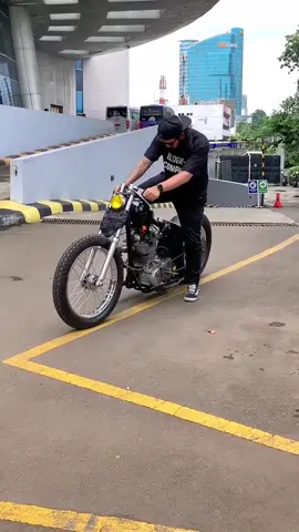 Ujian SIM pake chopper 😄 #chopper #yamahasr400 #chopperindonesia #miyabisr400 #miyabichopper #kickstarter #sr400indonesia #japanmotors #japanmotorcycle #motorcustom 