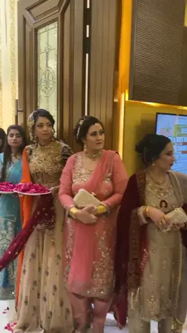 Rasta rukaie #weds #fan #SpotifyDhoomDhaam #capcut #weddingtiktok #family #photography #viral #photography #viral #lahore #prettybride #Baraat #dilkibaat #foryoupage #fyp #wedding #fyp #song #Desi #desi #wedding #bts #weddingbts #lahorewedding #lahoreweddingphotographer 