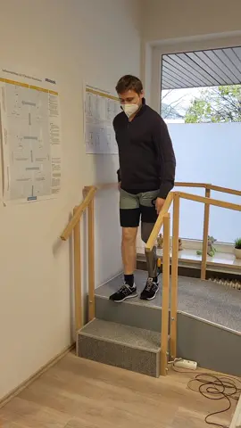 In meiner Praxis erlebe ich es regelmäßig, dass meine PatientInnen denken, bei allen anderen klappt das Gehen mit der Prothese wesentlich besser. Dabei haben die meisten Menschen wirklich Schwierigkeiten damit. Es gibt viele Faktoren die stimmen müssen. Es ist nicht immer nur hartes Training und eiserner Wille. #prothese #physiotherapie #training #behinderung #medizin #amputation #reha #ergotherapie #physicaltherapy #sanitätshaus #Orthopädietechnik #hamburg #schleswigholstein #amputee #krankenhaus #ausbildung #krankenhaus 