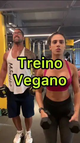 Quando nós treinamos e colocamos nossa força a prova mostramos para a sociedade que veganos são capazes!  Uma imagem vale mais que mil palavras 💎  E vocês, como estão as preparações do seu shape para 2023, deixa aí nos comentários!  Valeu! #vegano #vegetariano #comidasaudavel #vidasaudavel #veganos #vegana #comidavegana #veganismo #vegetariana #treinovegano #musculacaovegana #veganismo 