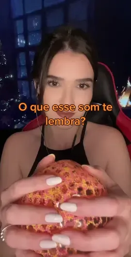 O QUE ESSE SOM TE LEMBRA? 🤩 #asmr #naianeasmr #videos #sweet #boatardee #whispering #triggers #fy #fyp #fypage #viral #parati #tingles #mouthsounds #brushing #asmrsounds #asmrvideos 