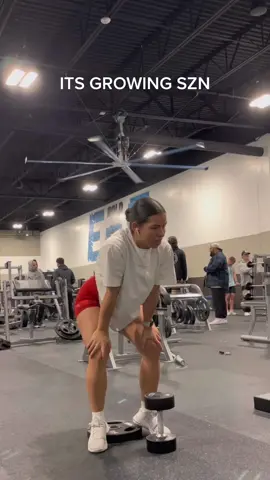 ITS GROWING SEASON BESTIES ❤️‍🔥 #2023fitnessgoals #2023gymmotivation #2023gymgoal #GymTok #growingseason #quadgrowthtips #quadgainscheck   