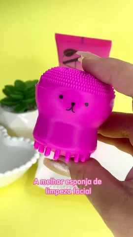 Hoje trouxemos pra vocês a MELHOR esponja de limpeza facial. Ela limpa, esfolia e massageia o rosto! É aquele item que não pode faltar na sua rotina de SkinCare.🐙✨