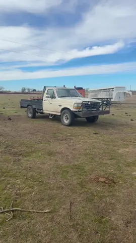 1992 F250 351 Windsor!! With 126,000 original miles! Only $3,000!!! Clear Title In Hand! #sellmytruck #forsale #obsford #squarebody #squarebodyford #ford #truckforsale #quicksale 