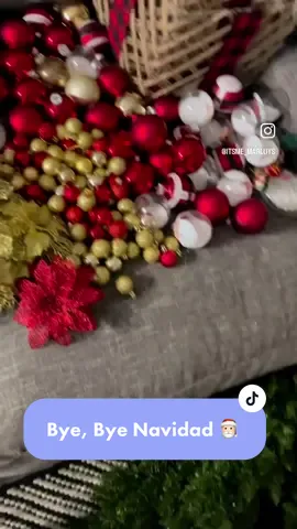 ✨Bye, Bye Navidad✨ La época más hermosa y dura tan poquito🥺 #hastaelproximodiciembre #navidadoff #quitandolanavidad 
