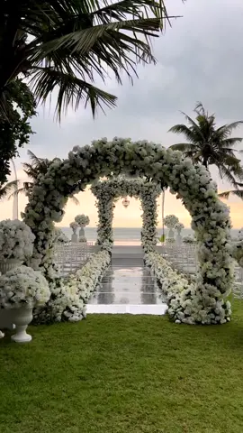 Luxury Beachfront Ceremony ✨ left us all speechless 😍  Congratulations Alina & Alex 💕@alinaadewi  Floral & Decor @aisleproject @regina.saschia  Planning : @luxuryweddingsindo @ria.kentjono  Venue : Atas Ombak Villa by @elitehavens  Rentals : @luxeliving.bali  Double tap if you love this 💕save for inspiration  #Kenyasafariwedding  #Destinationwedding #Destinationweddingafrica #Tanzaniaweddings #Kenyaweddings #Zanzibarweddings #Eastafricaweddings  #BeachWedding  #Zimweddings