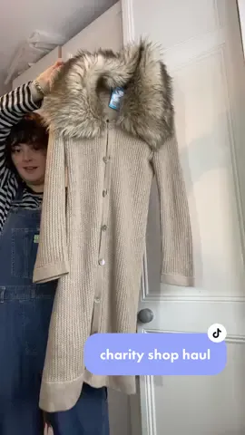 WOAH GREAT STUFF !!  #charityshopping #charityshopuk #barnardos #charityshop #charityshopwithme #haul #vintagehaul #vintage #thriftuk #thriftwithme #secondhandfashion #secondhandshopping #thrifthaul #charityshophaul #carboot 