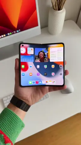 It would be cool to have the folding iPad / unfolding iPhone 😍 #Apple #iPad #iPhone #Fold #Folding 