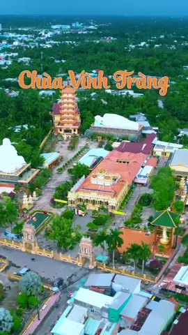 REVIEW CHÙA VĨNH TRÀNG: Ngôi chùa cổ độc đáo và lớn nhất Tiền Giang Tồn tại xuyên suốt ba thế kỉ, chùa Vĩnh Tràng là một nhân tố quan trọng làm nên bản sắc của mảnh đất Tiền Giang. Ngôi chùa mang kiến trúc độc đáo khi kết hợp giữa  phương Đông và Phương Tây cùng đan xen vào cái hồn Việt truyền thống. ( Video có sử dụng hình ảnh, dữ liệu từ nhiều nguồn) #xuhuong #chuavinhtrang #LearnOnTikTok #vietnam 