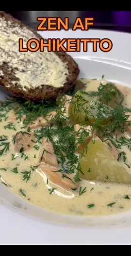 Vastaus käyttäjälle @Ade  Keitto, jota tarjosin Ruotsin istuvalle kuninkaalle: 2 pientä sipulia 300g peruna 300g lohi 1pnt tilli 2dl vesi 2dl kuohukerma 50g voi 3rkl suola 1,5dl valkoviini 1. Seuraa videon ohjeita. 2. Älä kysele tyhmiä