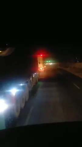 pelari malam,😎#drivermuda #fyp #fypシ #hino #hino500 #truk #makmurjaya #jammalam #pasukankarungbalap 