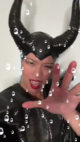 Maleficent cosplay transition. Thanks @Jinx🖤Transitions for the tutorials!  #cosplay #cosplayer #maleficent #cosplaytransition #disney #wellwell 