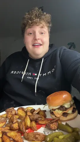 Fragt einfach nicht warum mein Pullover dreckig ist 😂😂😂