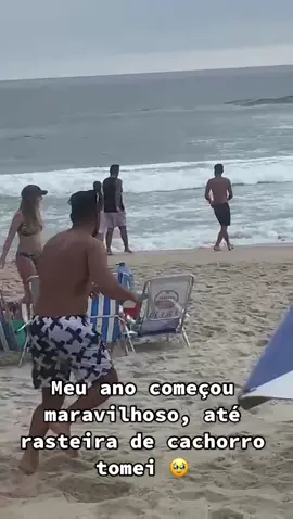 Comecei o ano bem kkkk #fyp #reveillon #praia #comedia #queda #foryou #pravoce 