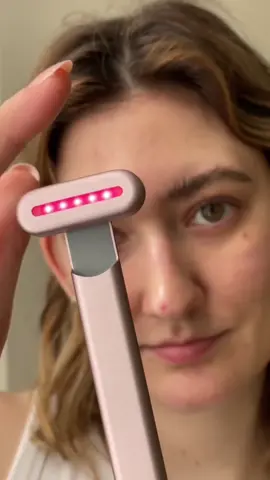 The amazing benefits of our red light therapy wand. Releasing soon, follow to keep up to date!  #redlighttherapy #antiwrinkle #skincaretips #antiscar 