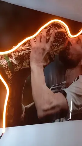 Cuadro intervenido con resina y luces leds 🐐 hacemos envios a todo el país 🚛 #campeones #seleccionargentina #messi #resinart #neon #cuadrospersonalizados 