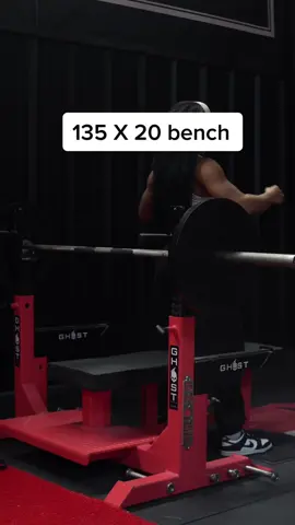 Last time I did this.. I could only do 10 🤭 #benchpress 