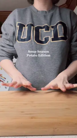 Easy and delicious 👍🏼 #soupseason #potatosouprecipe #potatosoup #souptok #potatotiktok #easymealstomake #easymealforbusymoms #mealsforbusymoms #FoodTok #momtok #MomsofTikTok #lifestyleblogger #deliciousfood #relatablemomcontent #relatablemom 