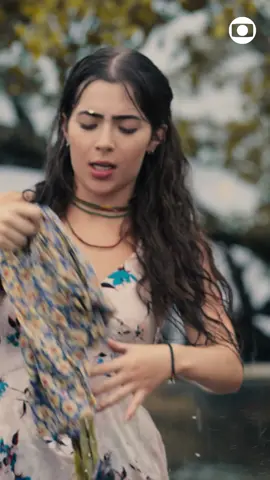 Mais uma da Chiara em Mandacaru! E se ele batesse roupa no rio? #Travessia #Novelas #TVGlobo