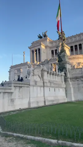 Come with me on an evening walking tour in Rome. #rome #blackgirlstravel 