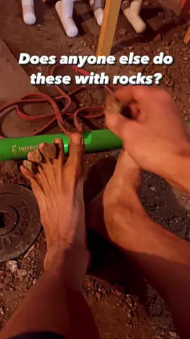 Caveman feet👣 Ditch those pointy footwear that’s reshaping and destroying your feet. Have you seen a baby’s foot? We were all born with the toes as the widest part. Spend more time barefoot!  Love doing these after a killer beam session. Better splay = better foundation.  Epic post from beam ninja @renskyinsf🙏 #barefootlife #healthyfeet #thefootcollective #splay #fyp #foryou