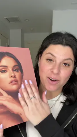 I am super thankful right now 🥺!! (Not me staring at my messy necklace -.-) #rarebeauty #unboxingpr #prmakeup #newmakeupproducts #reviewingmakeup #selenagomezmakeup #rarebeautymakeup #rarebeautyreview 