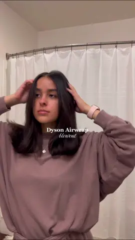 Blow dry my hair with me 🫶🏼 #dysonairwrap #sharkblowdryer #blowdry #blowdrymyhairwithme #blowout #blowouthair 