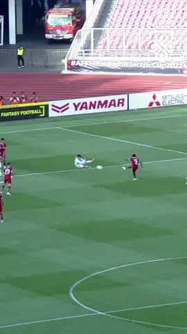 🤏 Yakob Sayuri was a whisker away! #AFFMitsubishiElectricCup2022 #BeTheGameChanger #IDNvVIE #garuda #timnasindonesia #indonesia #football #vietnam #doituyenvietnam #dtvn #affcup
