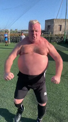 Mario Balotelli would be proud 💪😂 | 🎥 @loziotano71 #fyp #foryou #oddsbible #football #balotelli #topbins 