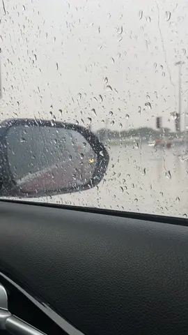 لحظات سقوط المطر 🌧  تحمل معها كل المشاعر الدافئة ❣️  #مشاعر  #قطر🇶🇦  #مطر #تيك_توك  #دوحه_قطر  #اكسبلور 