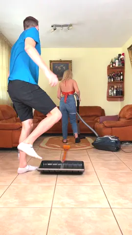 I tried to prank my sister @alexisfeather 😂