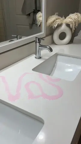 If only the bathroom actually cleaned itself lol 🥲💗🫶🏼 #bathroomcleaning #CleanTok #cleanwithme #bathroomdecor #pinkdecor 