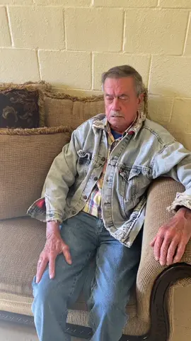 This man 80 years old still working tryna survive #fypシ #fypdongggggggg 