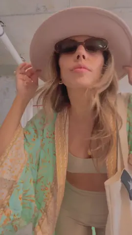 Yogaflow outfit! 🌬️ #kimono #yogagirl #yogapants #alo #aloyoga #hat #OOTD #outfitoftheday #outfitideas #outfitinspo #outfitinspiration #sportlover #yogaflow 